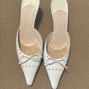 CHANEL White Leather Heels with Bow Detail